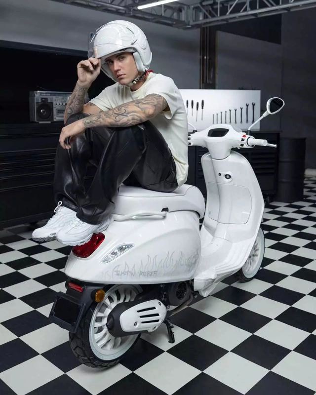 Justin bieber x vespa - cực phẩm vừa lộ diện làm mất màu vespa 946 dior - 4