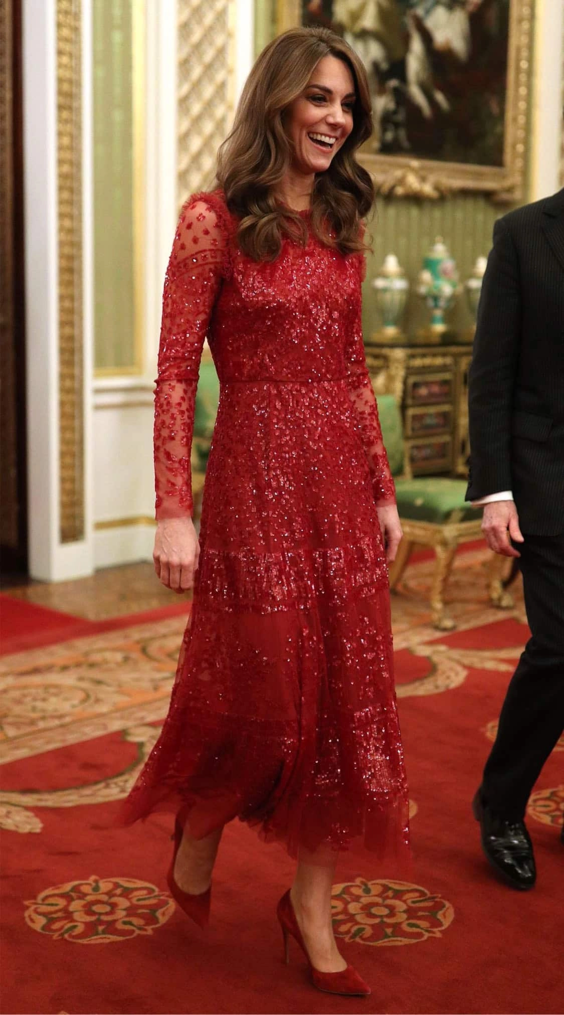 Kate middleton mặc váy đầm đỏ rực mà không lố hội chị em u40-u50 học diện giáng sinh chuẩn bài - 5