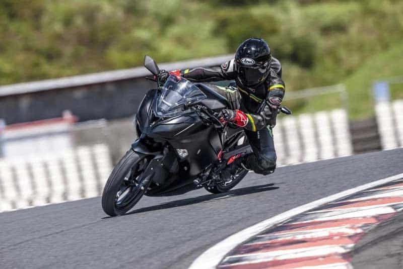 Kawasaki đang tăng tốc phát triển dự án xe máy điện - 1