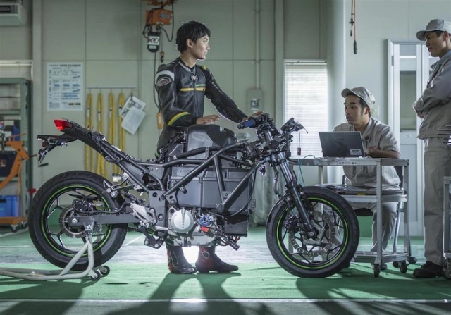 Kawasaki đang tăng tốc phát triển dự án xe máy điện - 4
