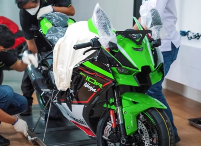 Kawasaki ninja zx-10r 2021 mới đã về tới việt nam với giá bán cao hơn phiên bản cũ - 1
