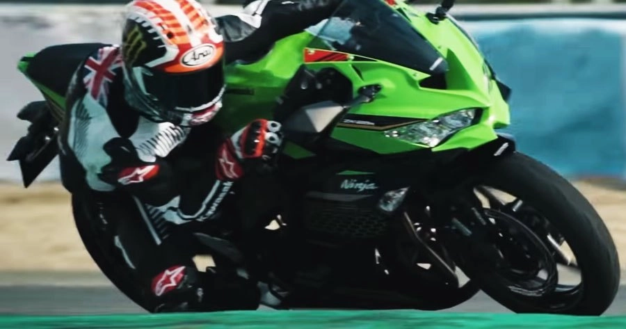 Kawasaki ninja zx-25r hé lộ clip chạy thử trên đường đua - 3