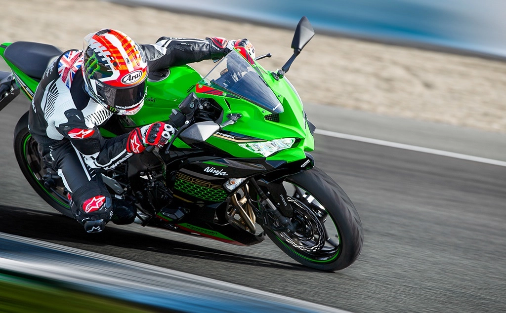 Kawasaki ninja zx-25r sẵn sàng về việt nam - 1