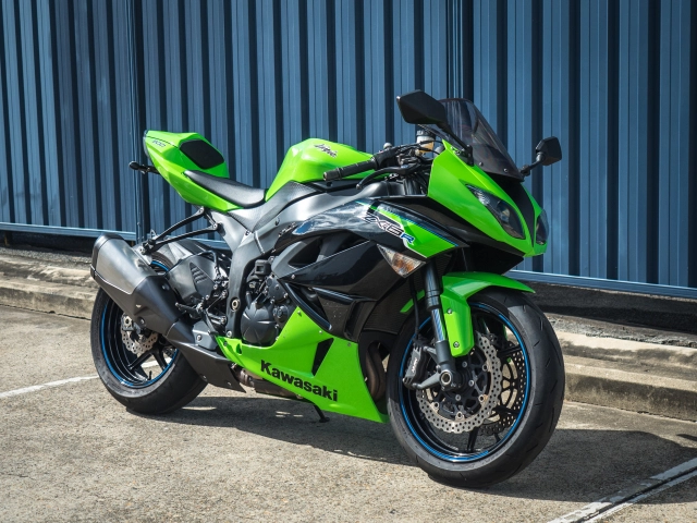 Kawasaki ninja zx-6r chuẩn bị ra mắt phiên bản đường đua - 4