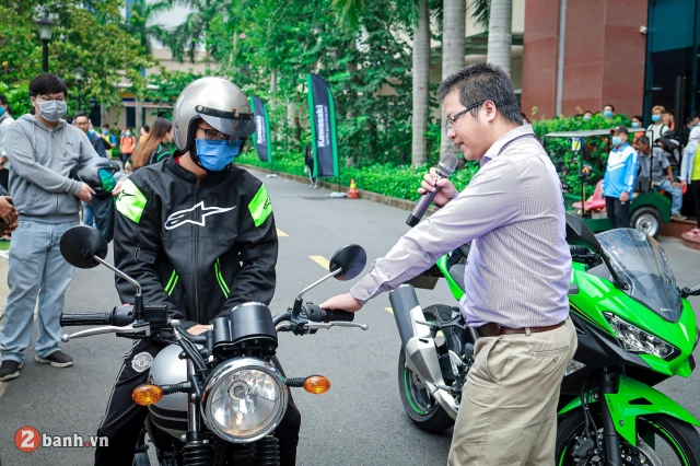Kawasaki việt nam hướng dẫn lái xe an toàn tại trường đại học hutech - 1