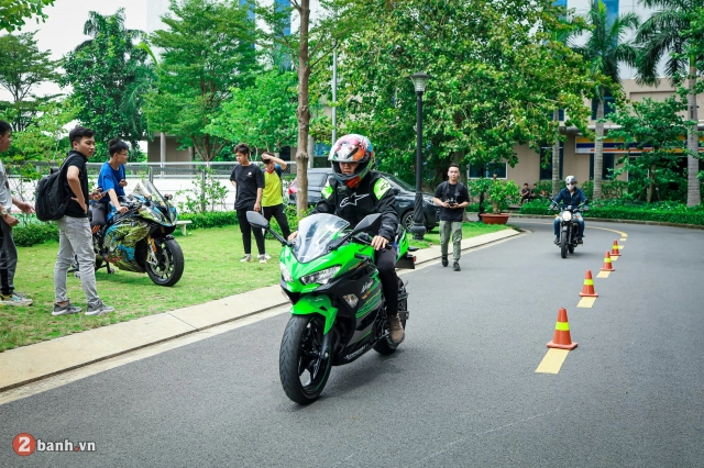 Kawasaki việt nam hướng dẫn lái xe an toàn tại trường đại học hutech - 6