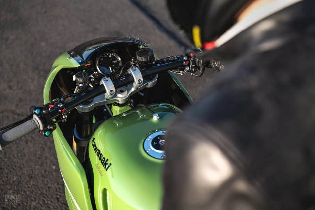 Kawasaki zrx1200r độ phong cách xanh lá độ đáo đến từ debolex - 12