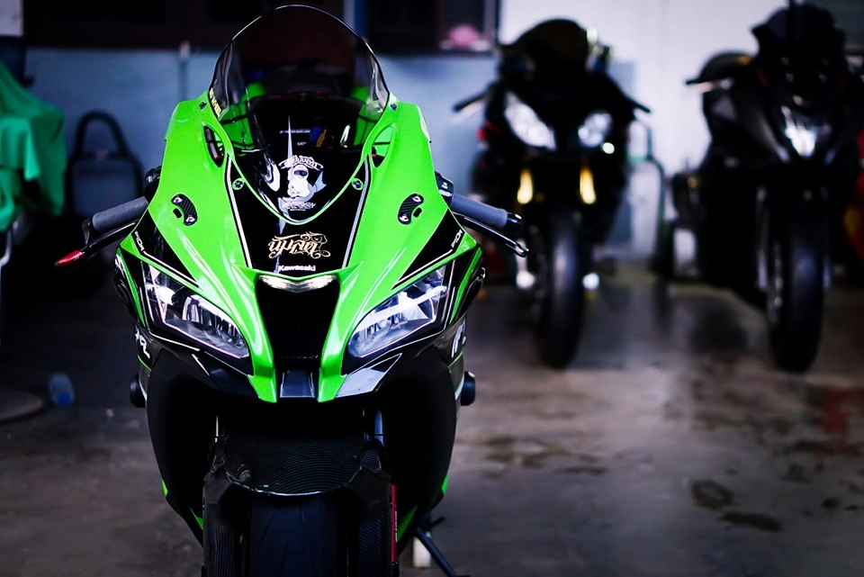 Kawasaki zx-10r độ tuyệt đối với vẻ ngoài sành điệu như phiên bản đường đua - 3