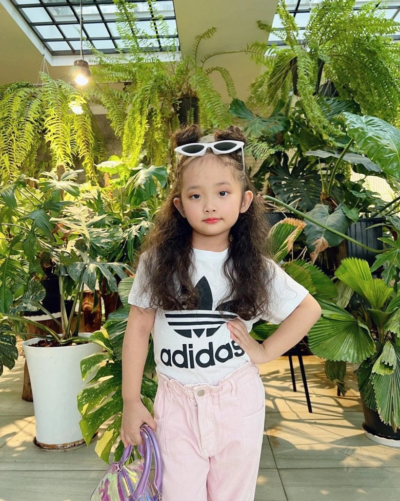 Khánh thi u40 từng bị nói giống mẹ - con với chồng kém 11 tuổi phan hiển giờ viên mãn bên 2 con xinh - 6