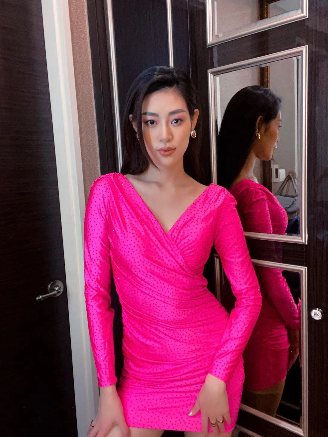 Khánh vân biến tấu chiếc váy bị chê phèn tại miss universe fan nhắc coi chừng lạnh bụng - 1