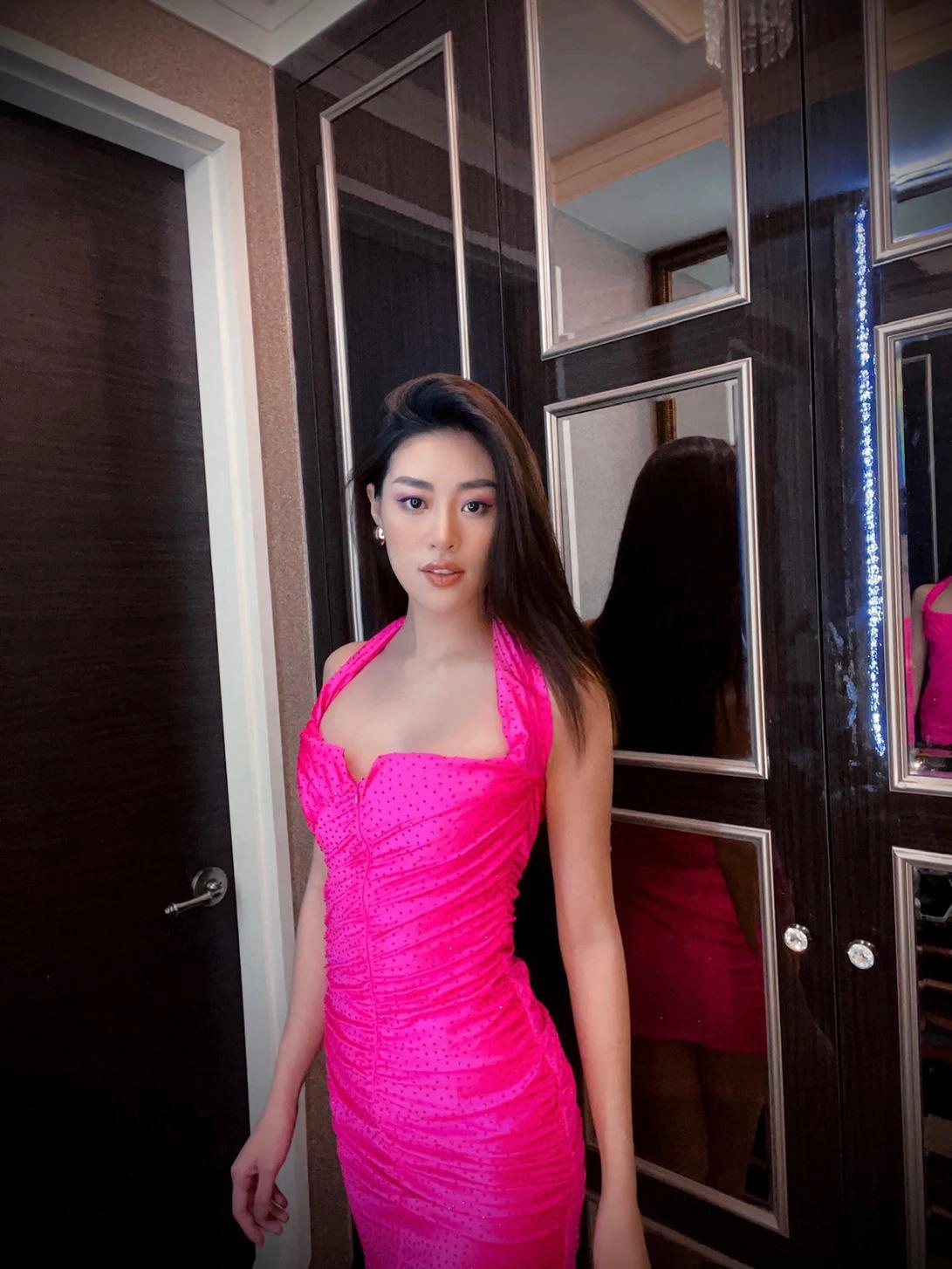 Khánh vân biến tấu chiếc váy bị chê phèn tại miss universe fan nhắc coi chừng lạnh bụng - 3
