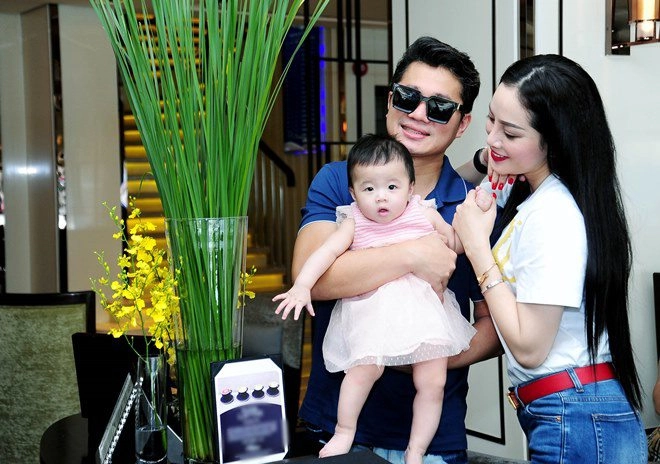 Khép lại năm 2021 4 sao việt công bố ly hôn và làm mẹ đơn thân - 11