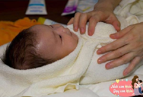 Khi bé chưa tròn 3 tháng 10 ngày mẹ nhớ tránh sai lầm này để con khỏe mạnh trí tuệ phát triển - 6