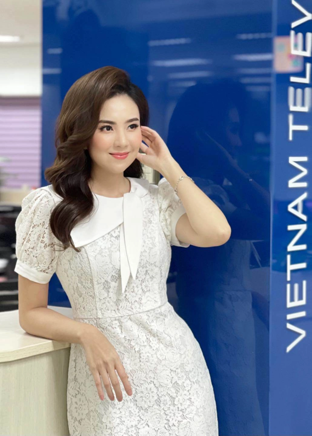 Khi các ngọc nữ đinh đam vtv bi nghi sua mui phản ứng cực kỳ thuyet phuc - 14