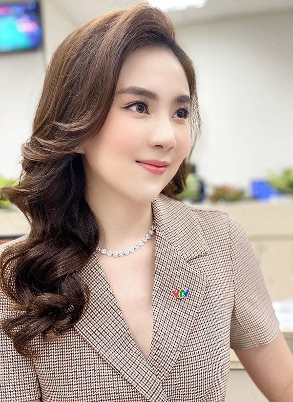 Khi các ngọc nữ đinh đam vtv bi nghi sua mui phản ứng cực kỳ thuyet phuc - 18