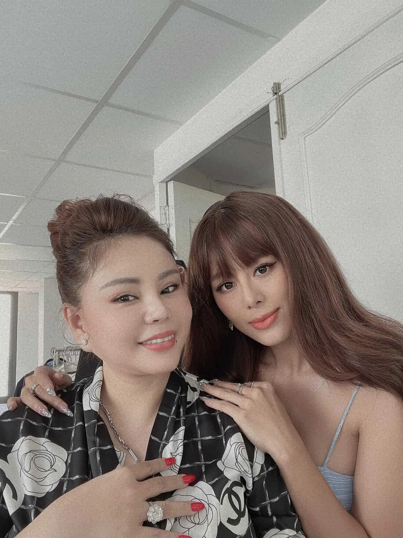 Khi chị em dao kéo đọ sắc lê giang trẻ trung kiều nữ làng hài bị chê như chuyển giới - 2