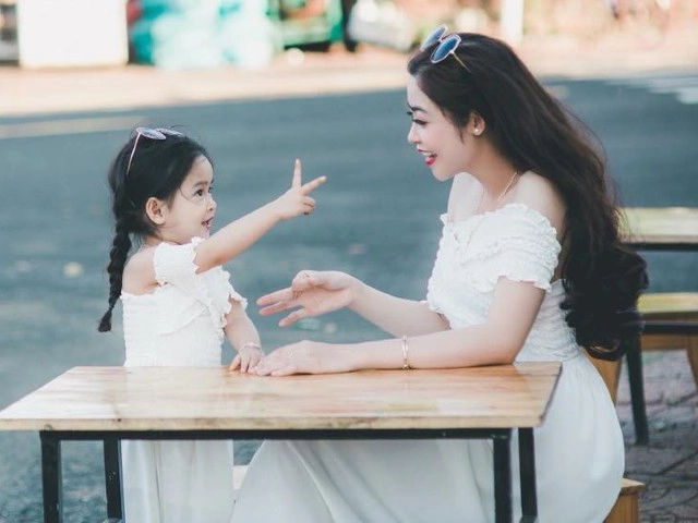 Khoa học chứng minh mẹ xinh đẹp thường sinh con gái đầu lòng - 3