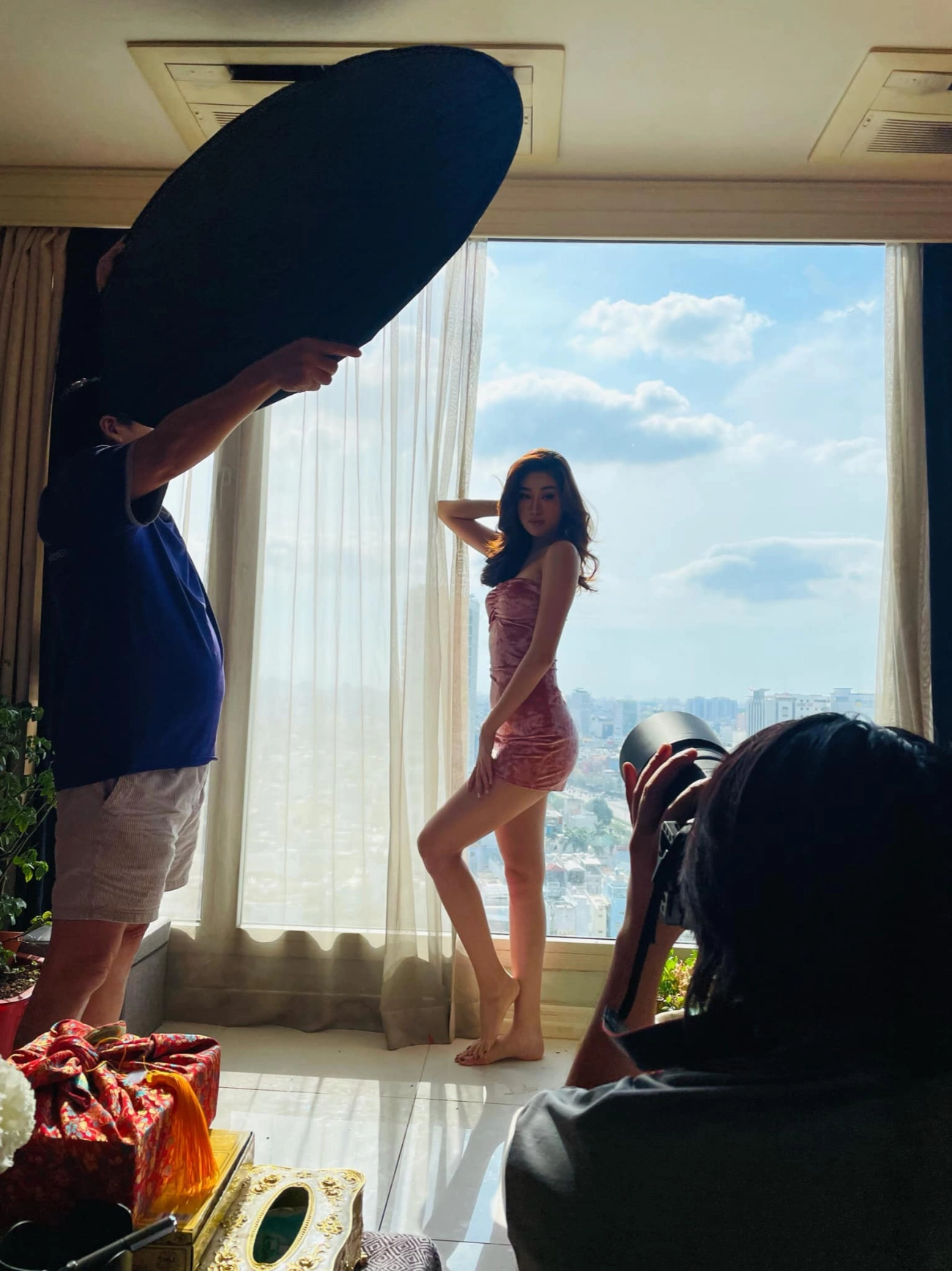 Khoảnh khắc đáng yêu của bố hoa hậu khánh vân đằng sau bức ảnh đẹp gợi cảm của con gái - 2