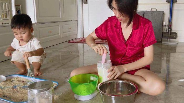 Khoe clip con gái tập nhảy huy khánh tức giận vì bé bị phân biệt đối xử - 4
