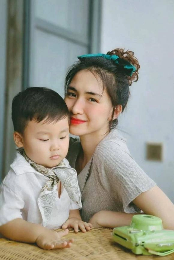 Khoe clip con gái tập nhảy huy khánh tức giận vì bé bị phân biệt đối xử - 6