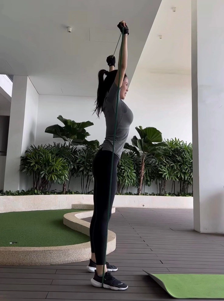 Khoe eo bé như nắm tay nhưng nàng hậu thị phi lại bị cà khịa vòng 3 - 8