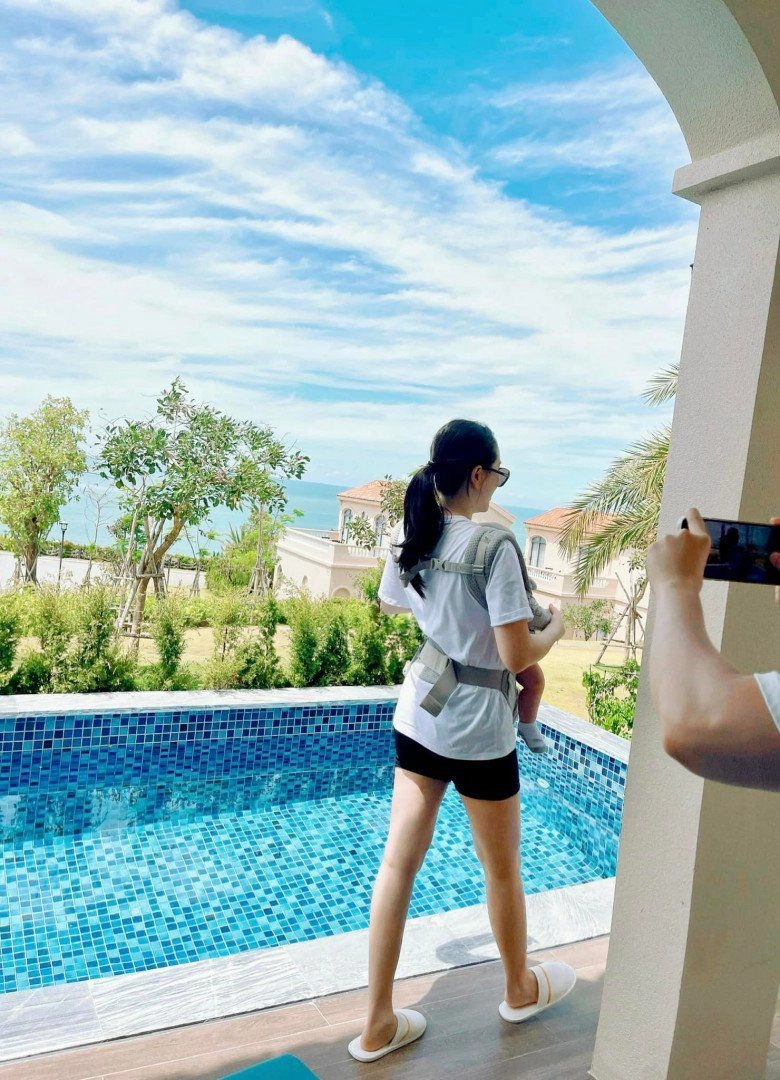 Khoe núiquà hàng hiệu bảo thy để thấy khoảnh khắc chăm con quá khéo của chồng đại gia - 6