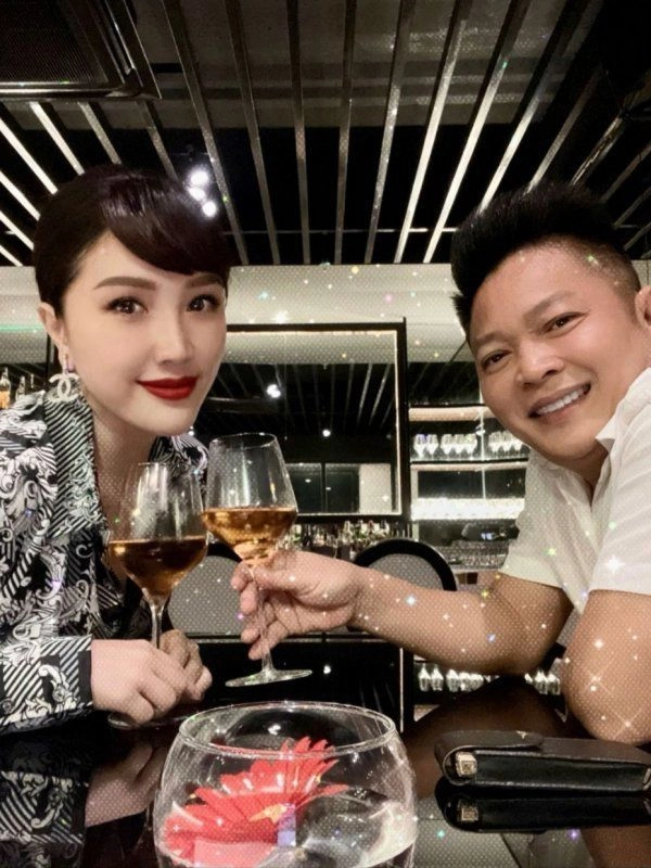 Khoe núiquà hàng hiệu bảo thy để thấy khoảnh khắc chăm con quá khéo của chồng đại gia - 7