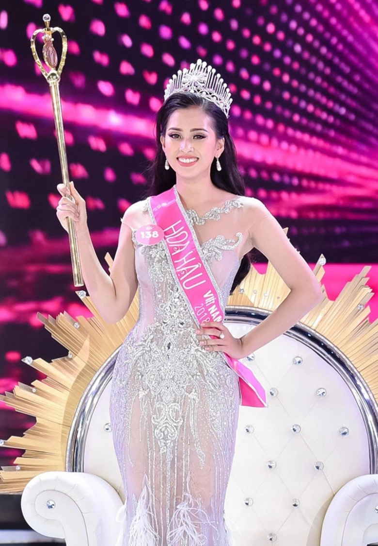 Không cần dao kéo những nàng hậu này vẫn đẹp lên theo năm tháng - 1