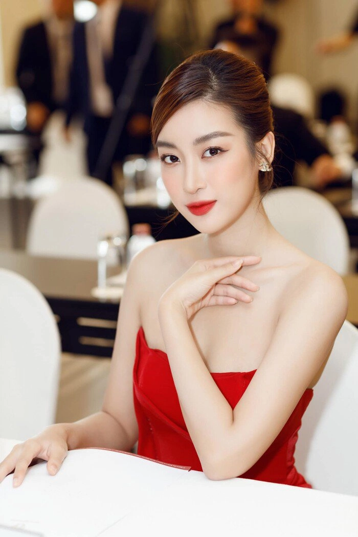 Không cần dao kéo những nàng hậu này vẫn đẹp lên theo năm tháng - 6