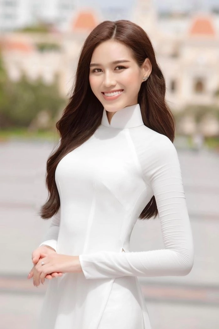 Không cần dao kéo những nàng hậu này vẫn đẹp lên theo năm tháng - 11