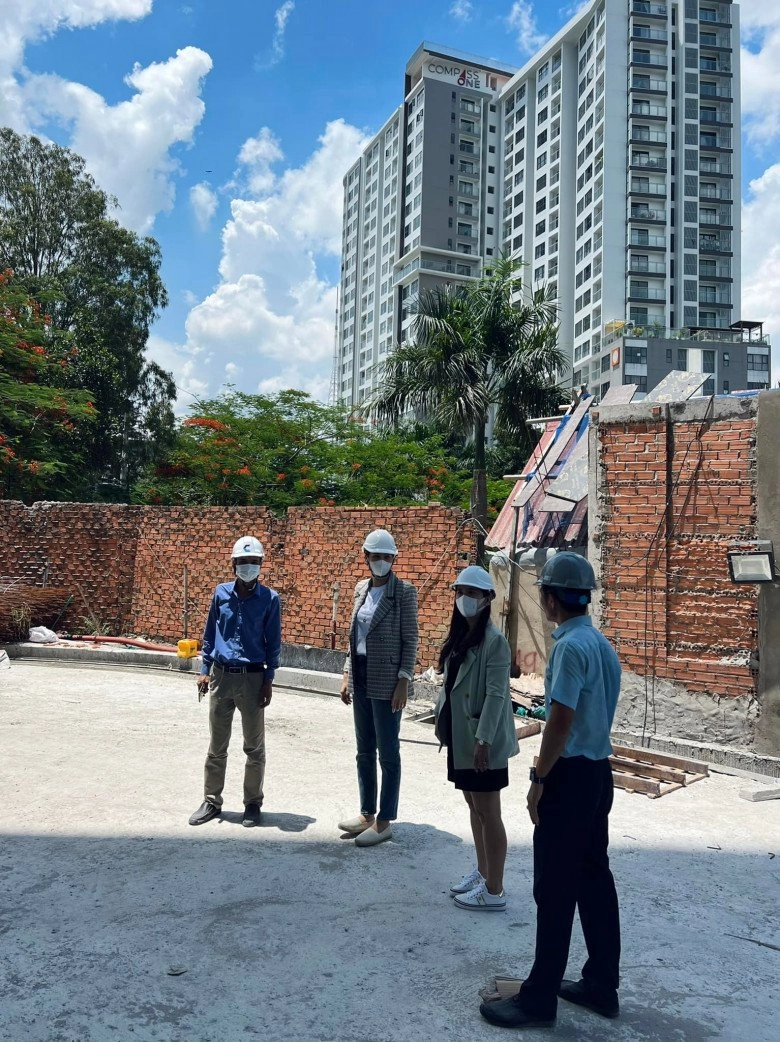 Không chấp nhận là bình phong đàm thu trang ra công trường bỏ cao gót mũ bảo hộ giản dị vest chuẩn mực - 3