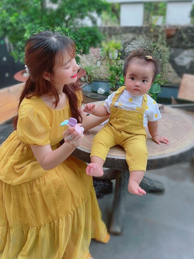 Không còn chưng bộ mặt đi đánh ghen con gái mạc văn khoa cười tươi hết cỡ với bố mẹ - 10