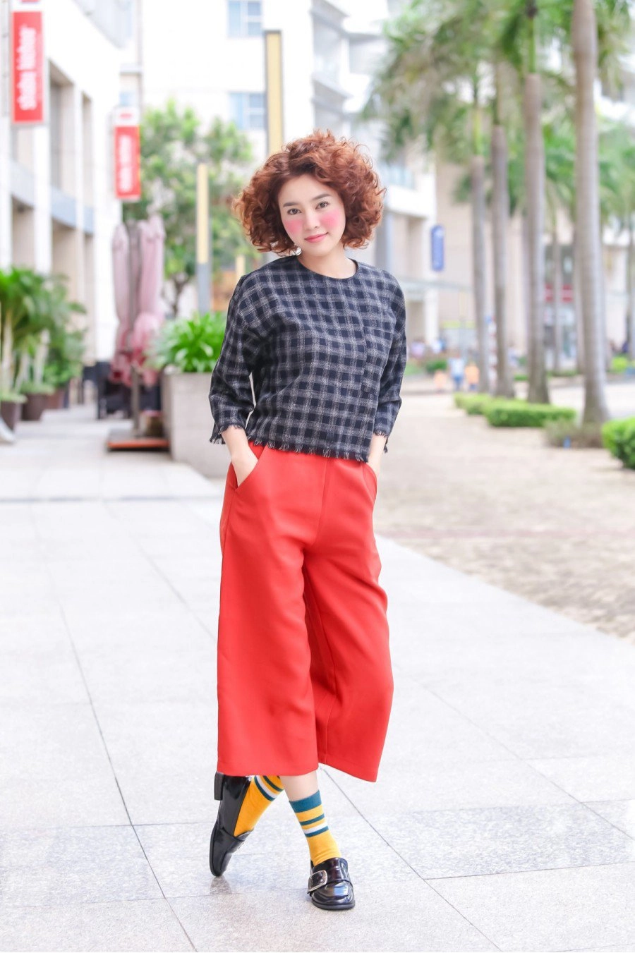 Không còn tóc cô gái xấu xí như lan ngọc thu trang đổi tóc mới đón tết liền được khen - 2
