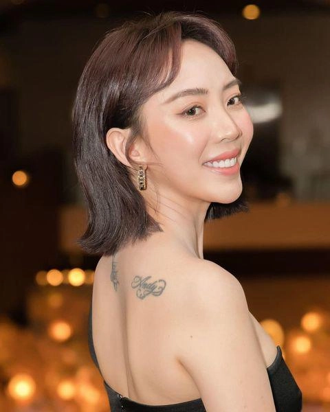Không còn tóc cô gái xấu xí như lan ngọc thu trang đổi tóc mới đón tết liền được khen - 14