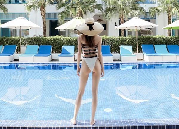 Không khoe thì thôi cứ mỗi lần khoe dáng với bikini là một lần hà hồ khiến fan chao đảo - 2