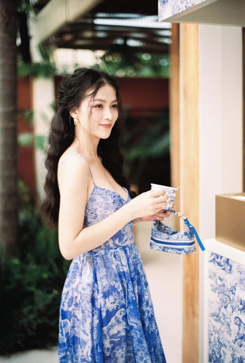 Không ồn ào showbiz hoa hậu bến tre lui về làm cô giáo đan móc xách túi tiền tỷ đầy thần thái - 1