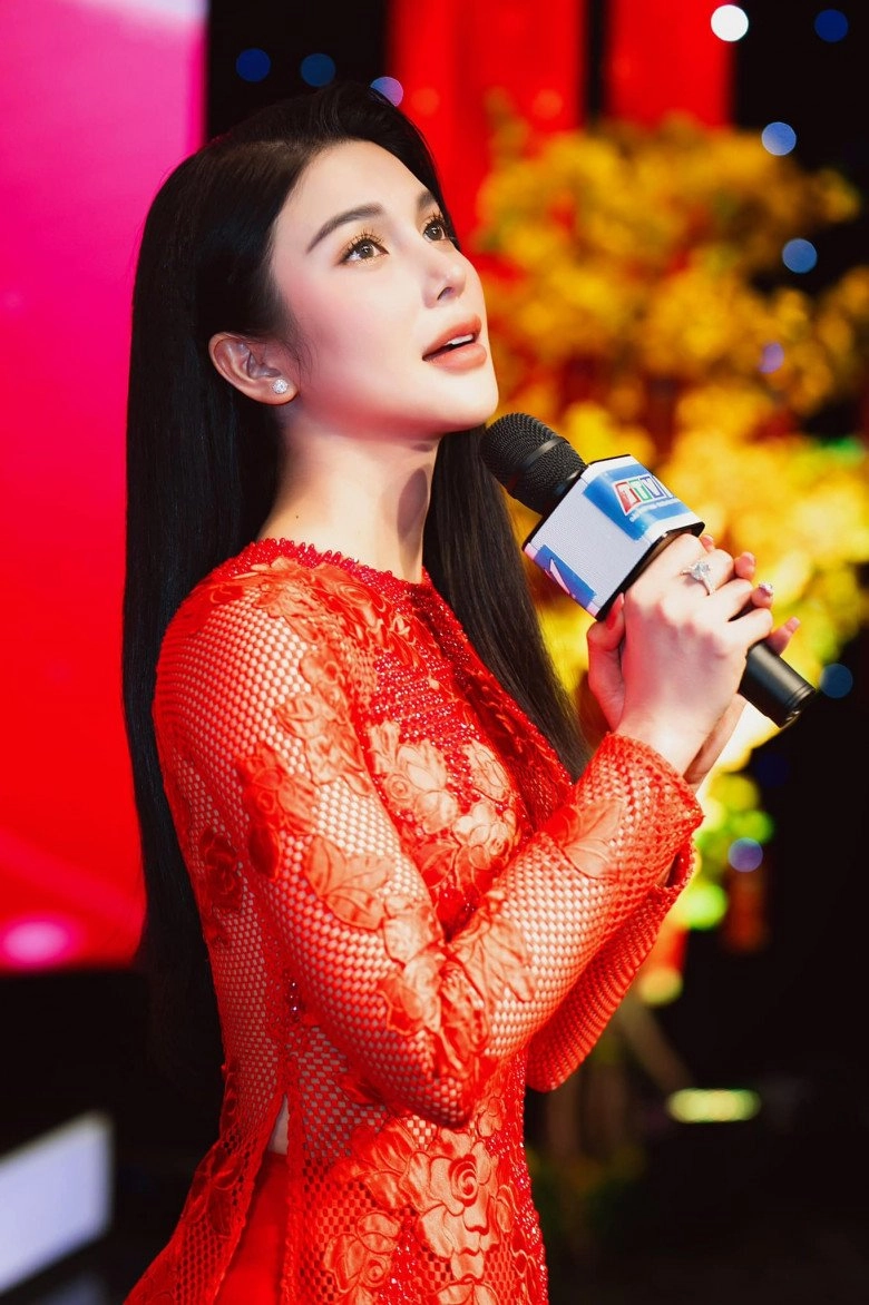 Không phải lệ quyên hay đoàn di băng thôn nữ tây ninh sở hữu nhiều túi cá sấu bạch tạng nhất - 1