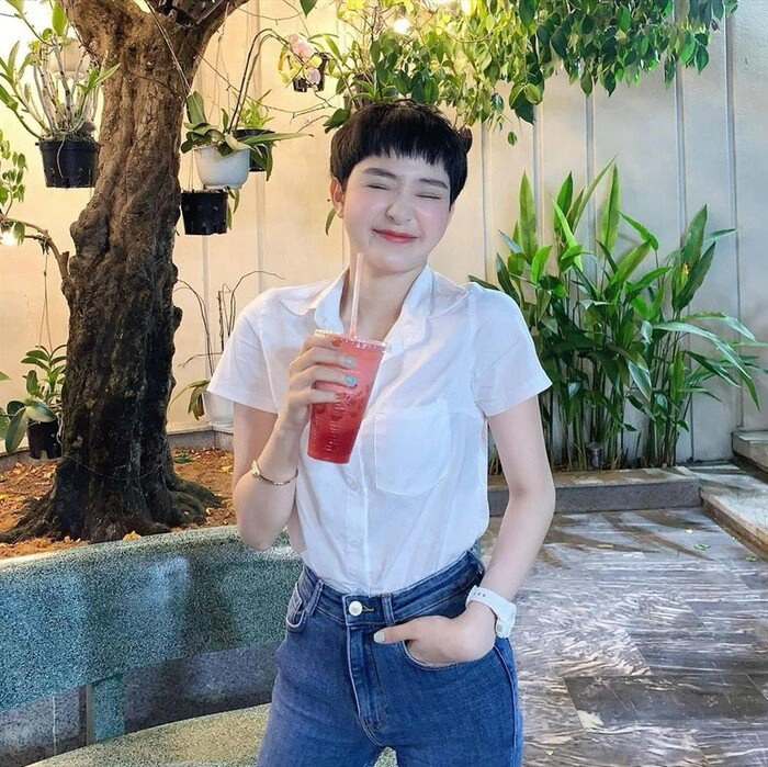 Không thể nhận ra hiền hồ tại sự kiện chân dài miên man nhưng mặt đơ cứng - 9