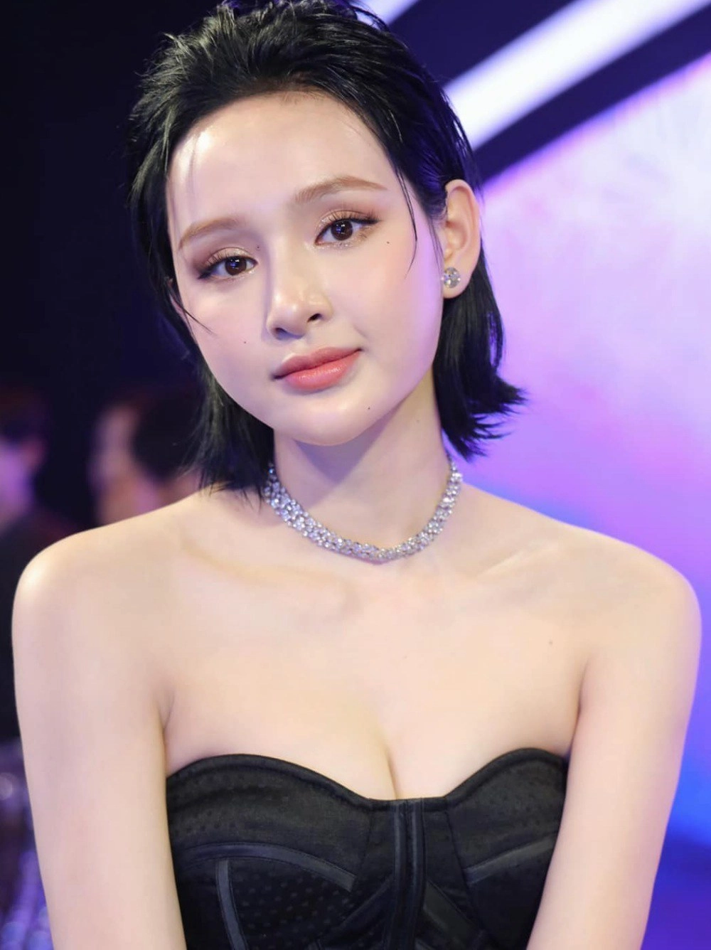 Không theo trend môi dày mắt xếch hiền hồ make-up sương sương baby cute vẫn quyến rũ vô cực - 7