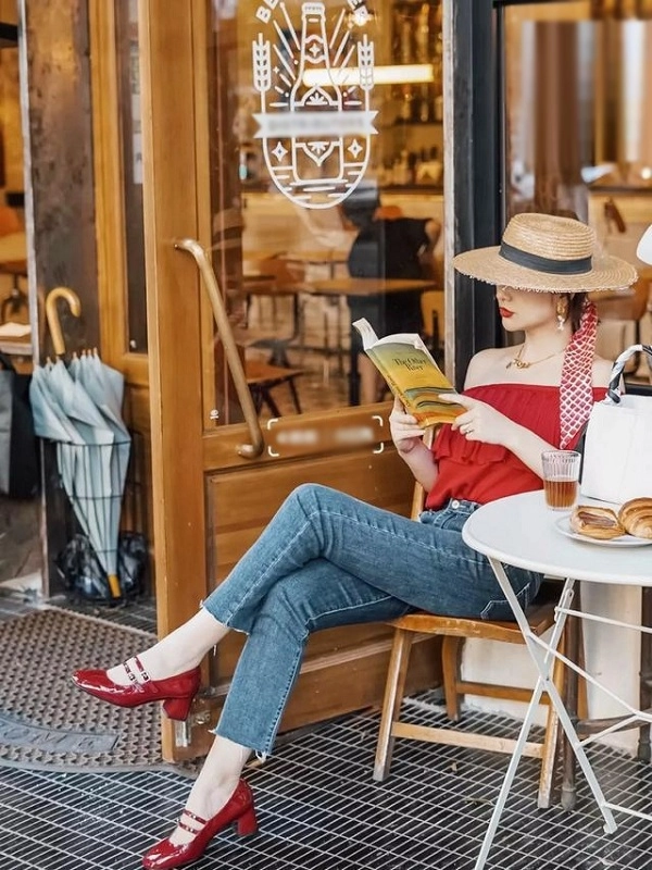 Kiểu giày được hội sành điệu phối với đủ kiểu trang phục đã thanh lịch lại trẻ trung miễn bàn - 1