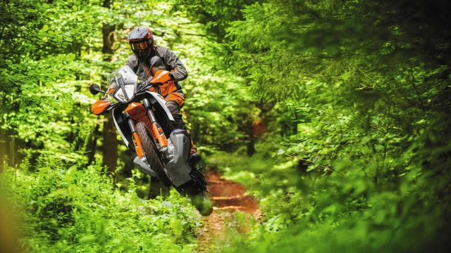 Ktm 890 adventure r 2023 sở hữu gói đồ họa mới táo bạo hơn - 4