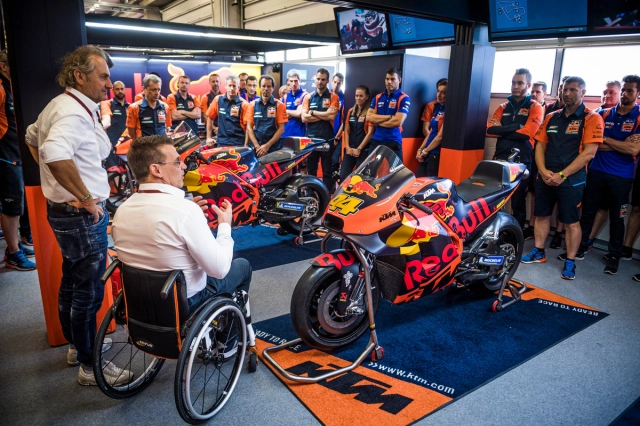 Ktm motogp mở lời mời valentino rossi - 4