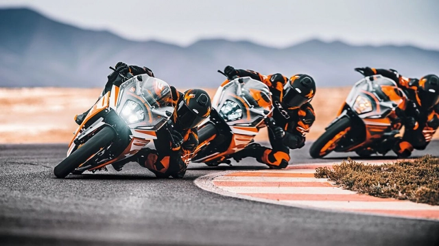 Ktm rc125 2022 lộ diện sở hữu đồ họa motogp dành cho những tín đồ nhập môn - 1