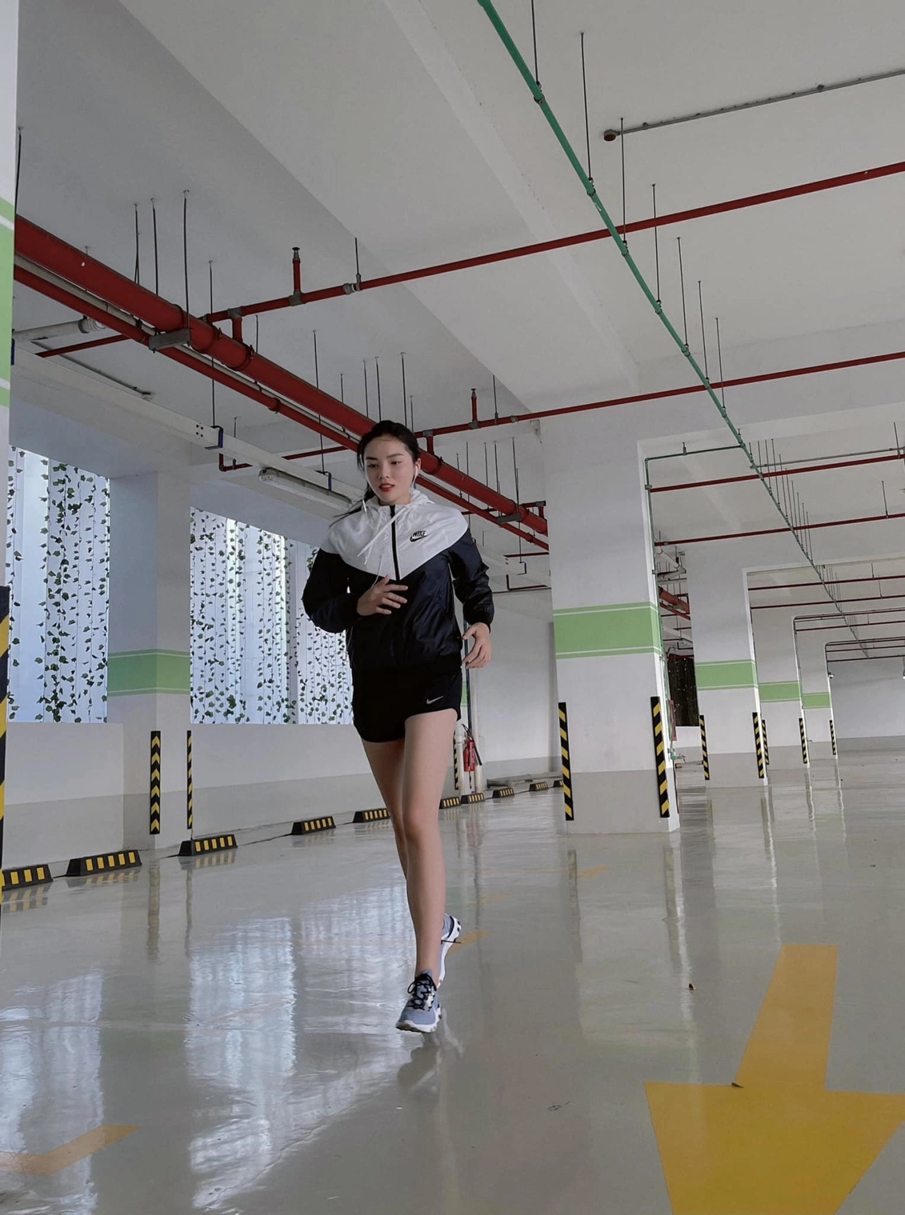 Kỳ duyên mặc áo gió chạy thể dục ướt đẫm mồ hôi nhưng có đồng nghĩa giảm cân hiệu quả - 1