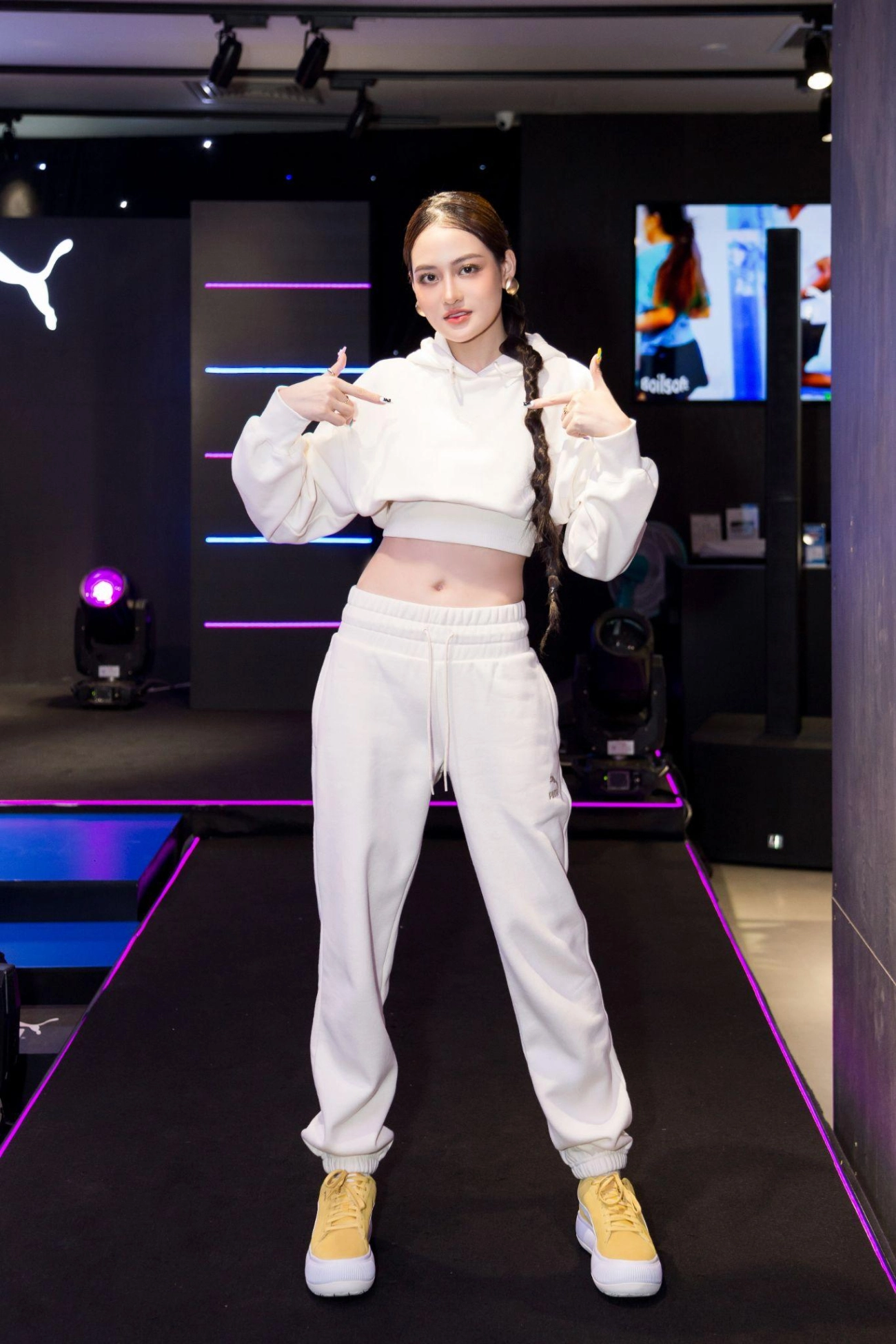 Kỳ duyên minh triệu cùng tyhd thùy dương lên đồ công phá sàn catwalk của puma vincom đồng khởi - 15
