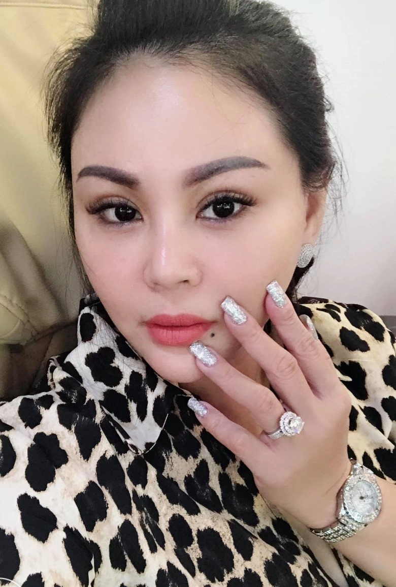 Kỷ lục dao kéo của mỹ nhân việt lê giang được cho là có đến tận 10 chiếc mũi - 6