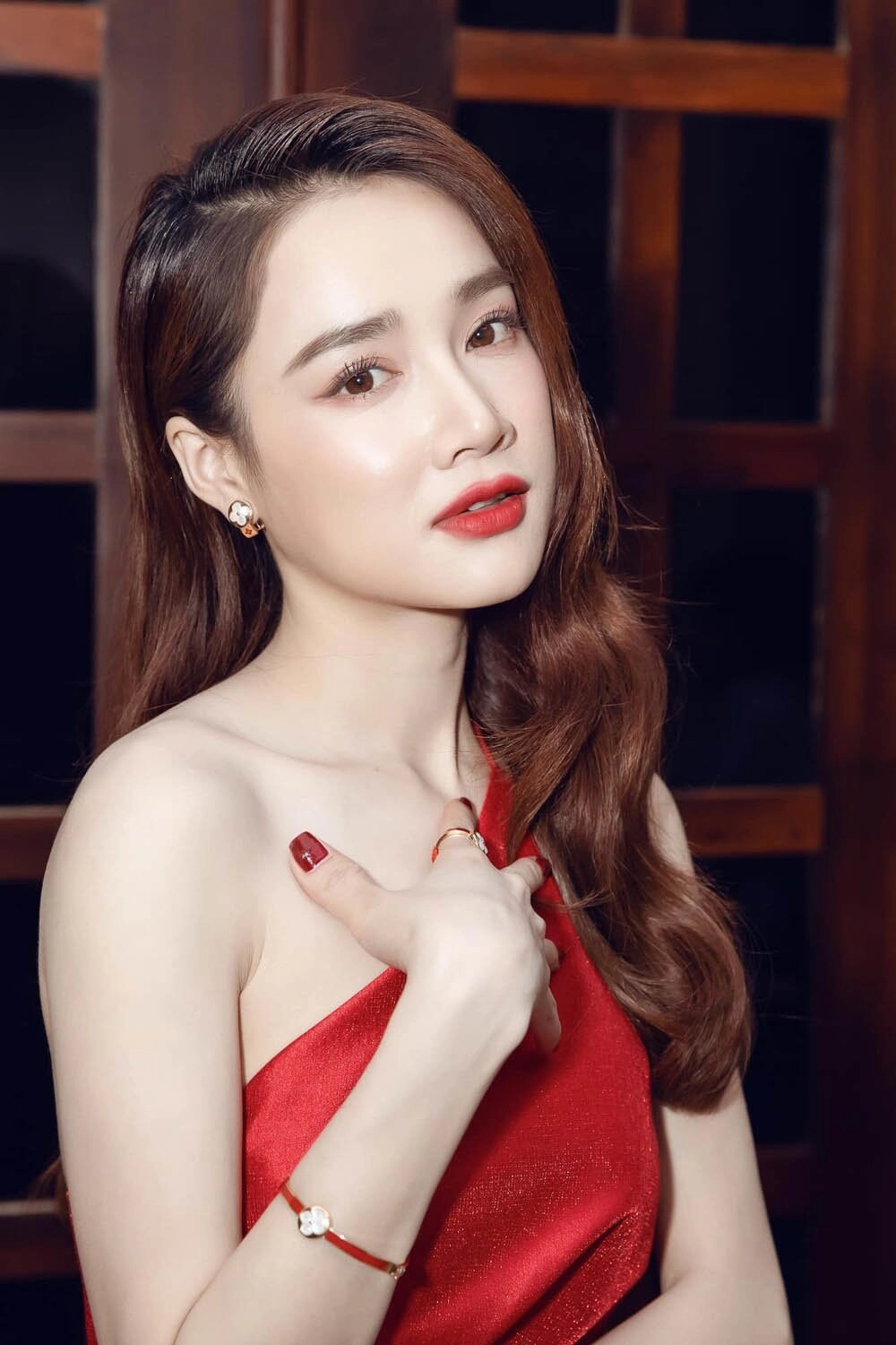 Là gái 1 con nhã phương vẫn mê làm bạch tuyết da trắng như tuyết môi đỏ như son - 2