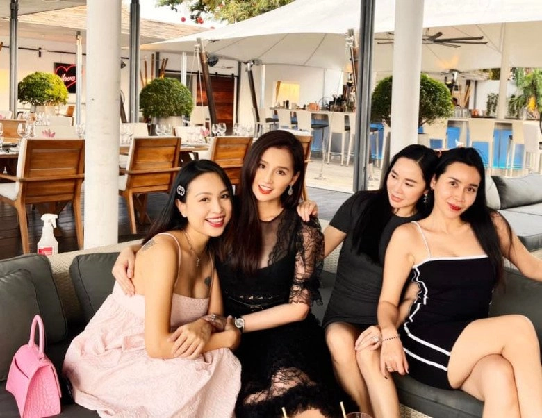 Lã thanh huyền gặp hội bạn thân lưu hương giang tự tin mặt mộc vân hugo bầu bí vẫn xinh - 2