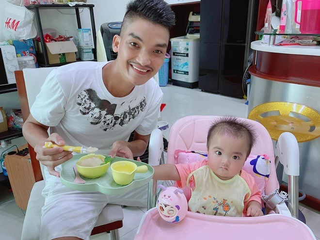 Làm chủ chuỗi cửa hàng bún đậu mắm tôm mạc văn khoa kén rể sớm cho con gái 8 tháng - 1