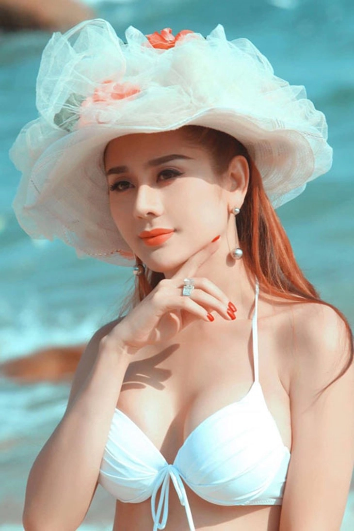 Lâm khánh chi ăn mày quá khứ đi biển vẫn quyết phải mặc đẹp lộng lẫy như công chúa - 2